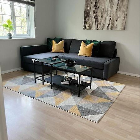 Stunning Apartment In Beckton With Private Entrance 伦敦 外观 照片