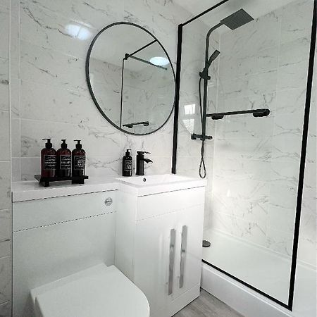 Stunning Apartment In Beckton With Private Entrance 伦敦 外观 照片